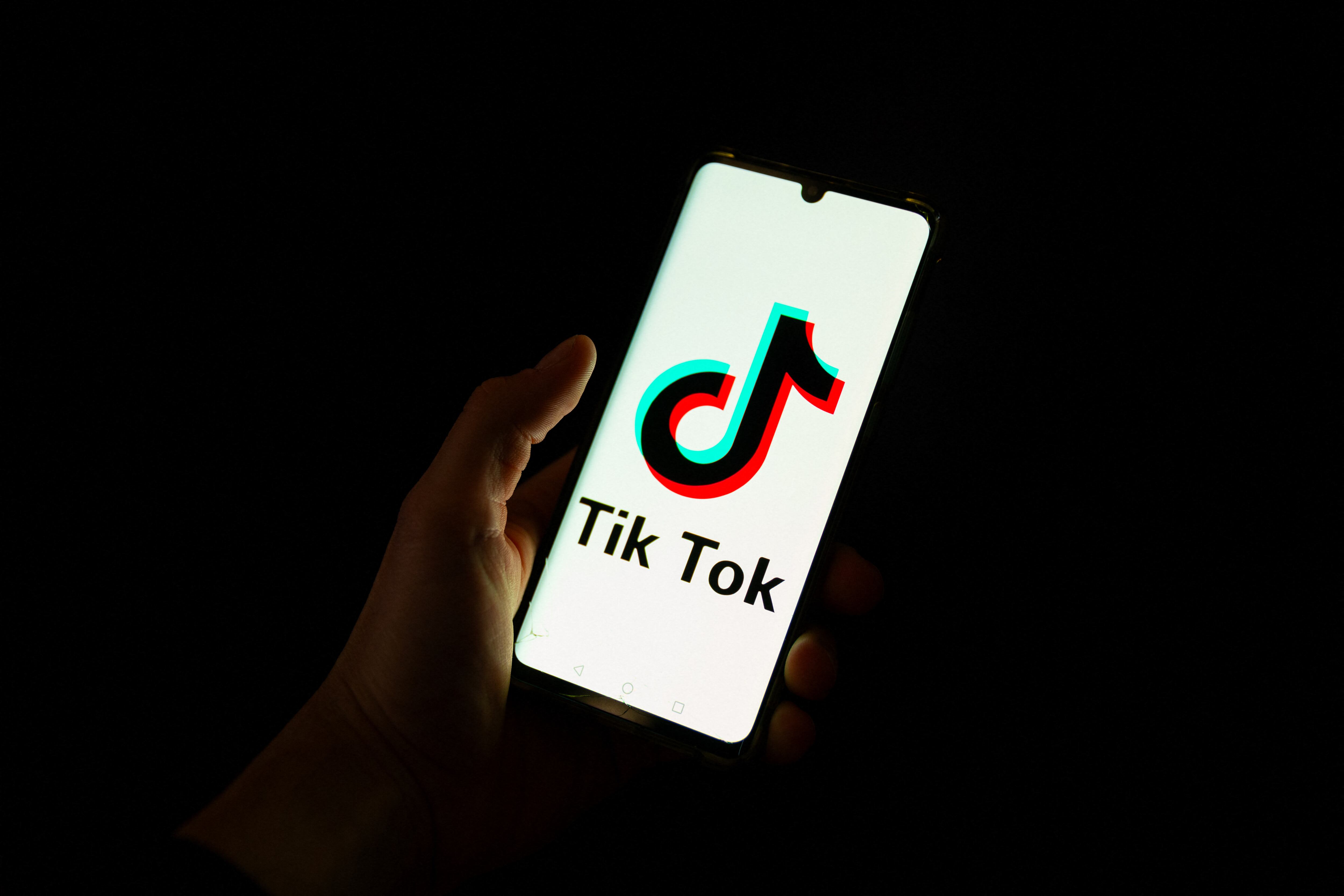 El 17 de enero de 2025, la Corte Suprema de Estados Unidos confirmó una ley que prohibirá TikTok en Estados Unidos, lo que podría negar el acceso de la aplicación para compartir videos a 170 millones de usuarios en Estados Unidos a partir del 19 de enero. (Foto de Antonin UTZ / AFP)