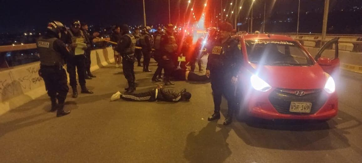 Policía capturó a presuntos delincuentes en puente Chilina de Arequipa. (Foto: Difusión)