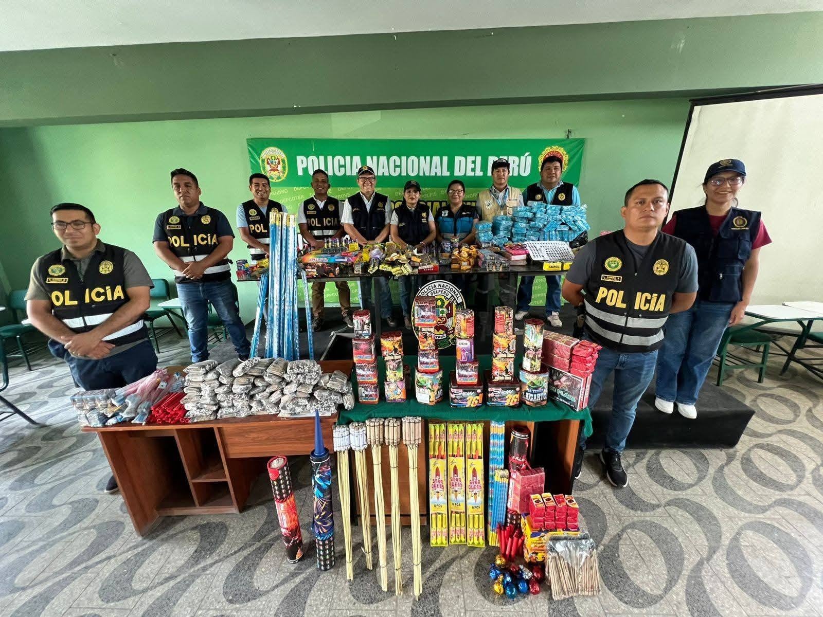 Incautan pirotécnicos