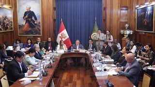 Avanza el pedido de facultades: Comisión de Constitución del Senado aprobó dictamen con 27 puntos