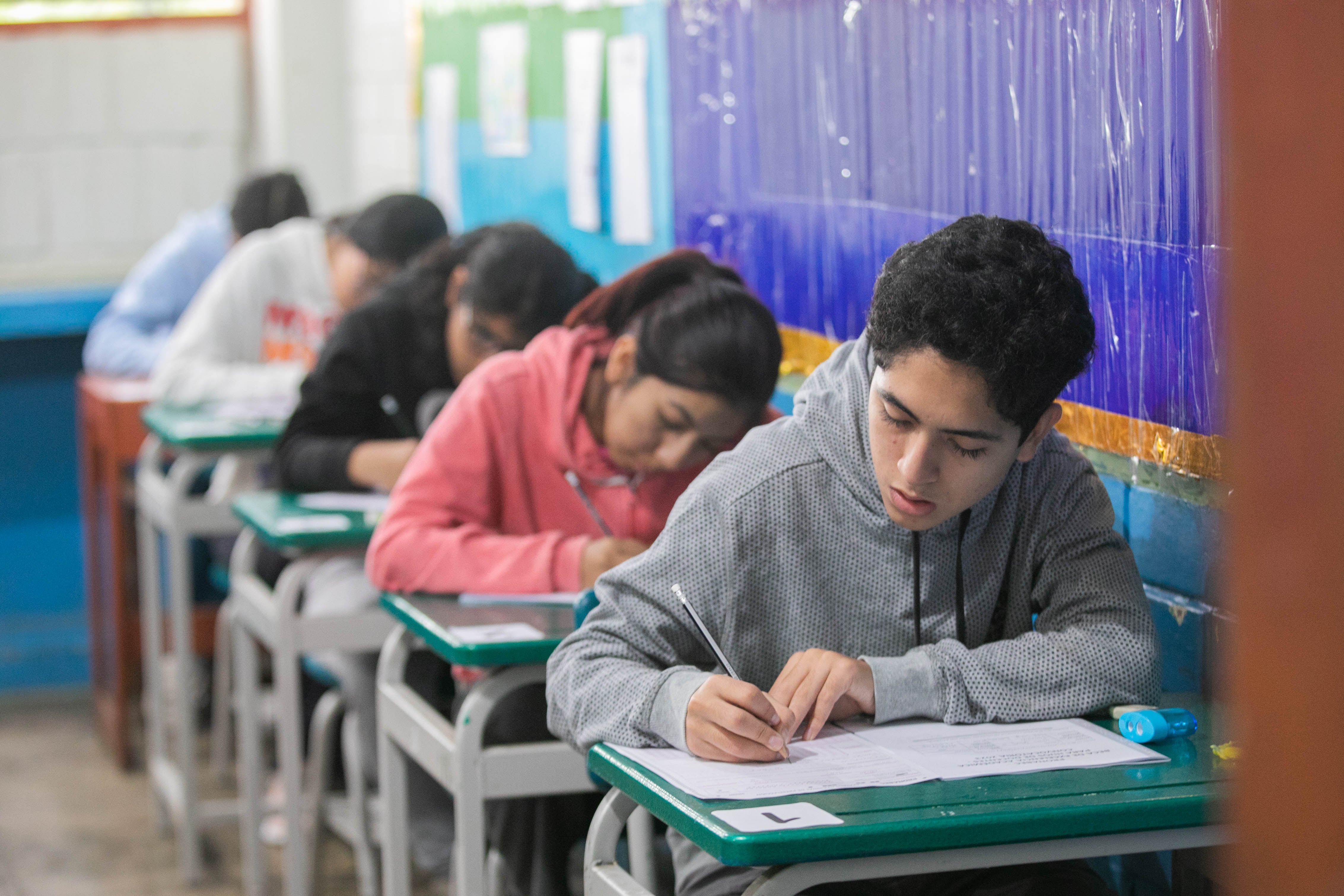 Postulantes a Beca 18 rindiendo el Examen Nacional de Preselección como parte de la primera etapa de postulación al programa de Pronabec. (Foto: Pronabec)