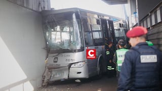 La Victoria: Bus del Metropolitano impactó contra base del puente México