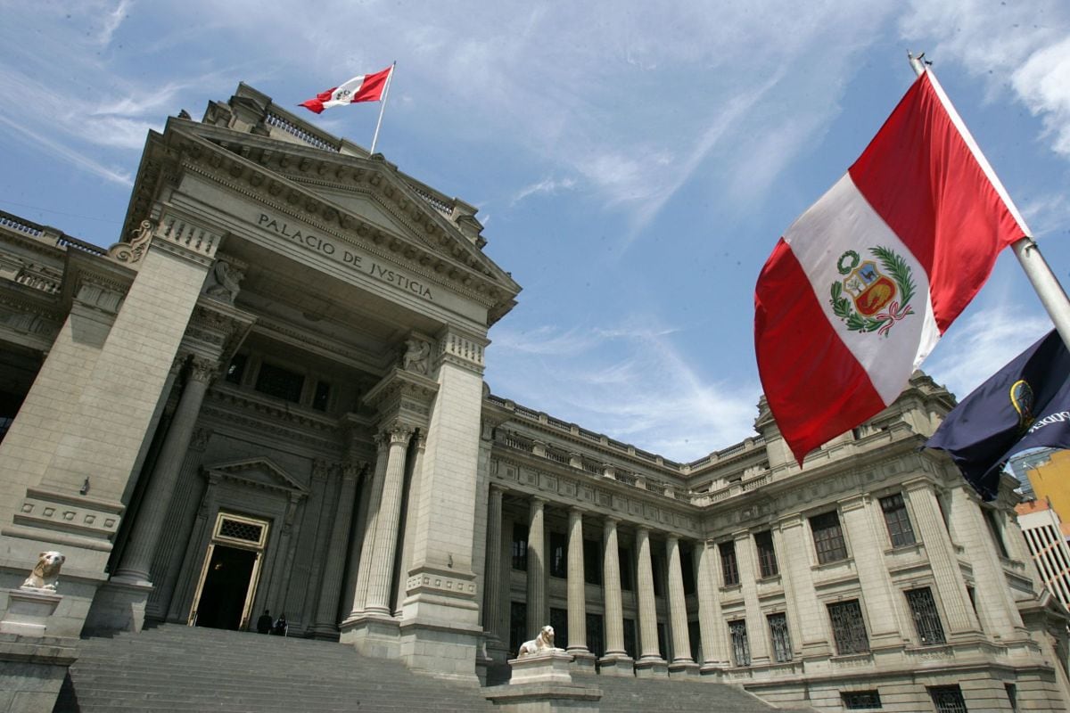 La medida establece requisitos, plazos y el procedimiento que seguirá el personal contratado a plazo indeterminado para acceder al nuevo régimen laboral, conforme a la Ley 32504. Foto: Andina.