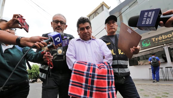 Alcalde del distrito de Yarabamba, Manuel Aco Linares, fue detenido por la Policía Nacional. Foto: Leonardo Cuito.