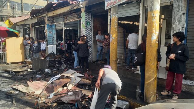 Ica: voraz incendio arrasó con cinco peluquerías en la calle Independencia
