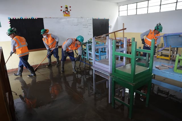 Keiko Fujimori inspecciona zonas afectadas por lluvias en Villa María del Triunfo