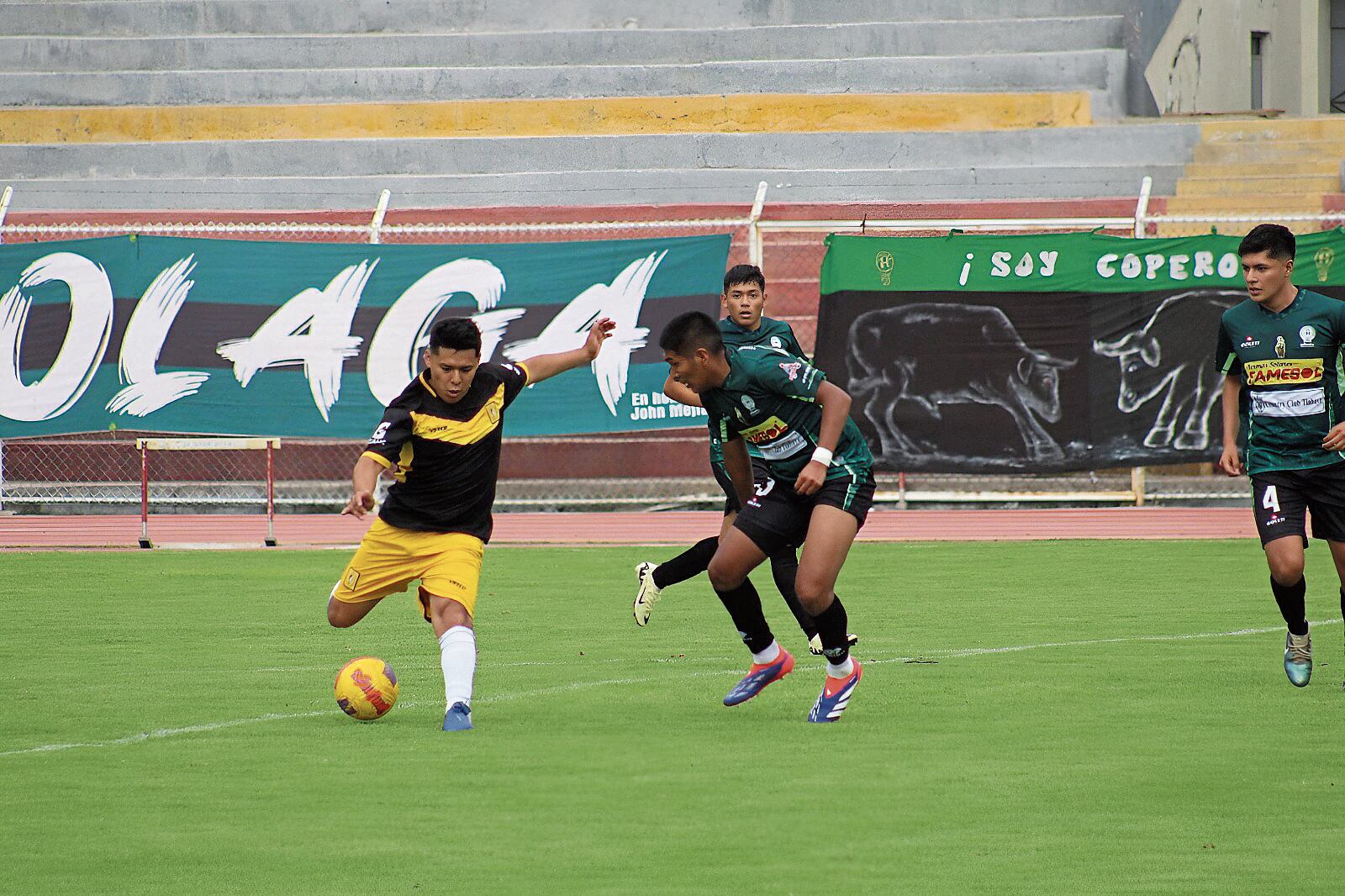Partido entre Sportivo Huracán y AD Cantolao en Arequipa. Foto: Graciela Fernández.
