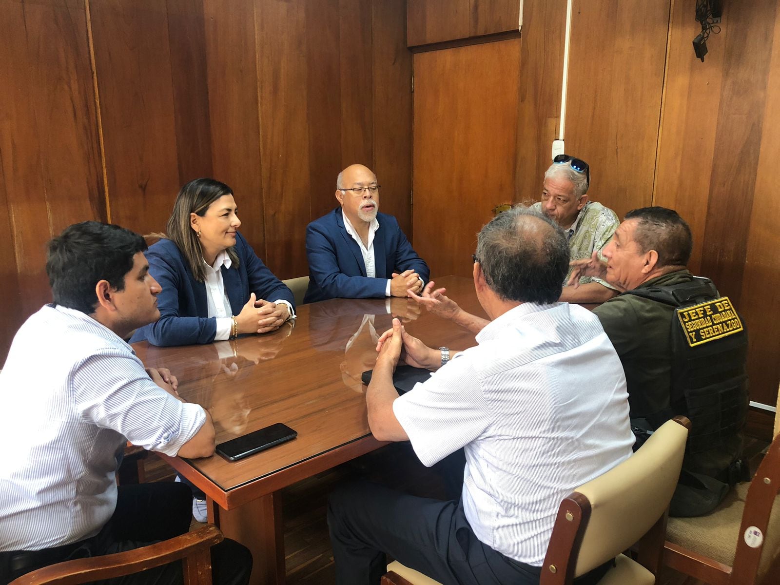 Reunión de representantes de grifo y autoridades de la comuna piurana