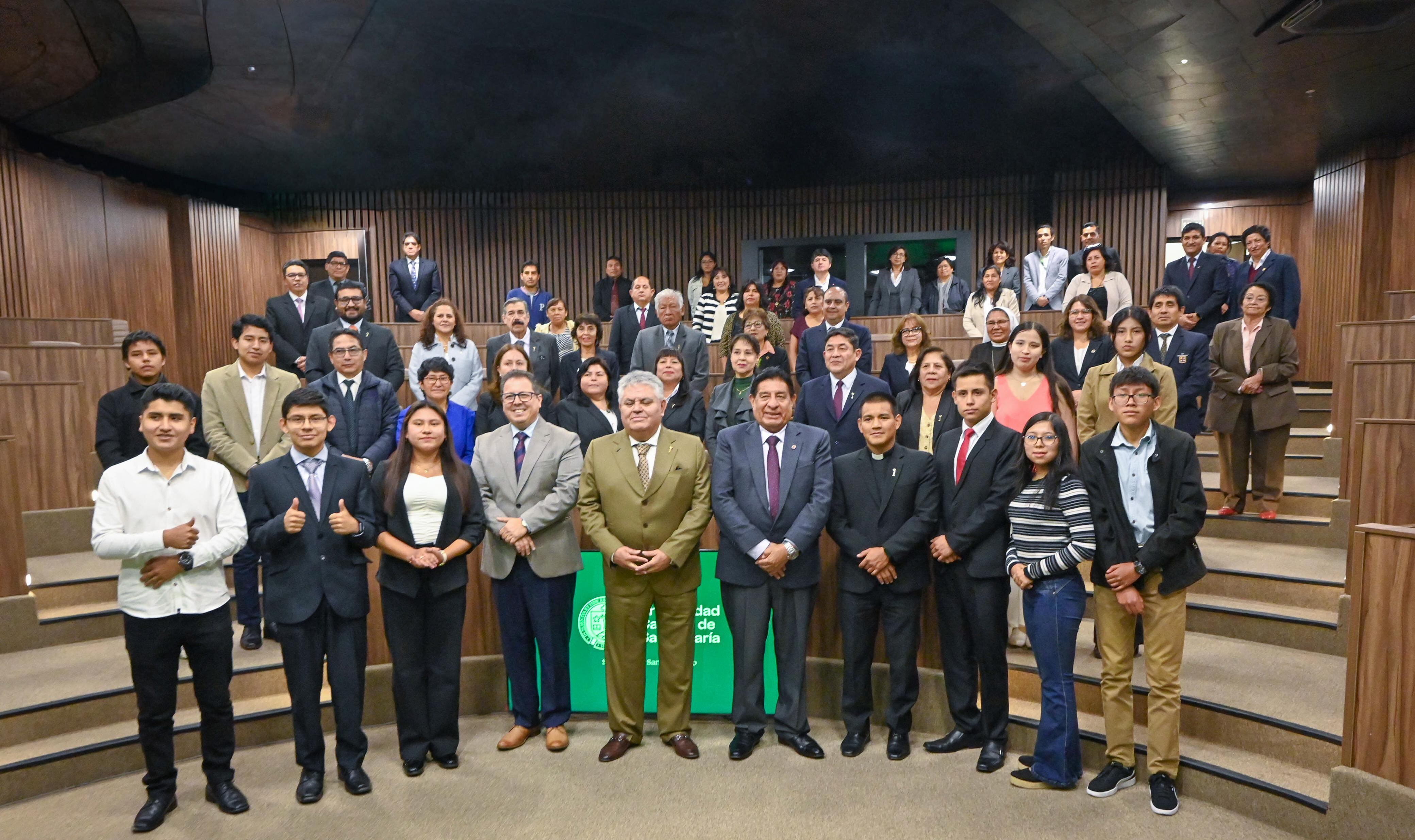 Cuarenta estudiantes de Arequipa acceden a becas de liderazgo y formación profesional