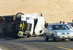 Accidente en Arequipa: Camión vuelca en vía Quilca-Matarani y deja varios heridos