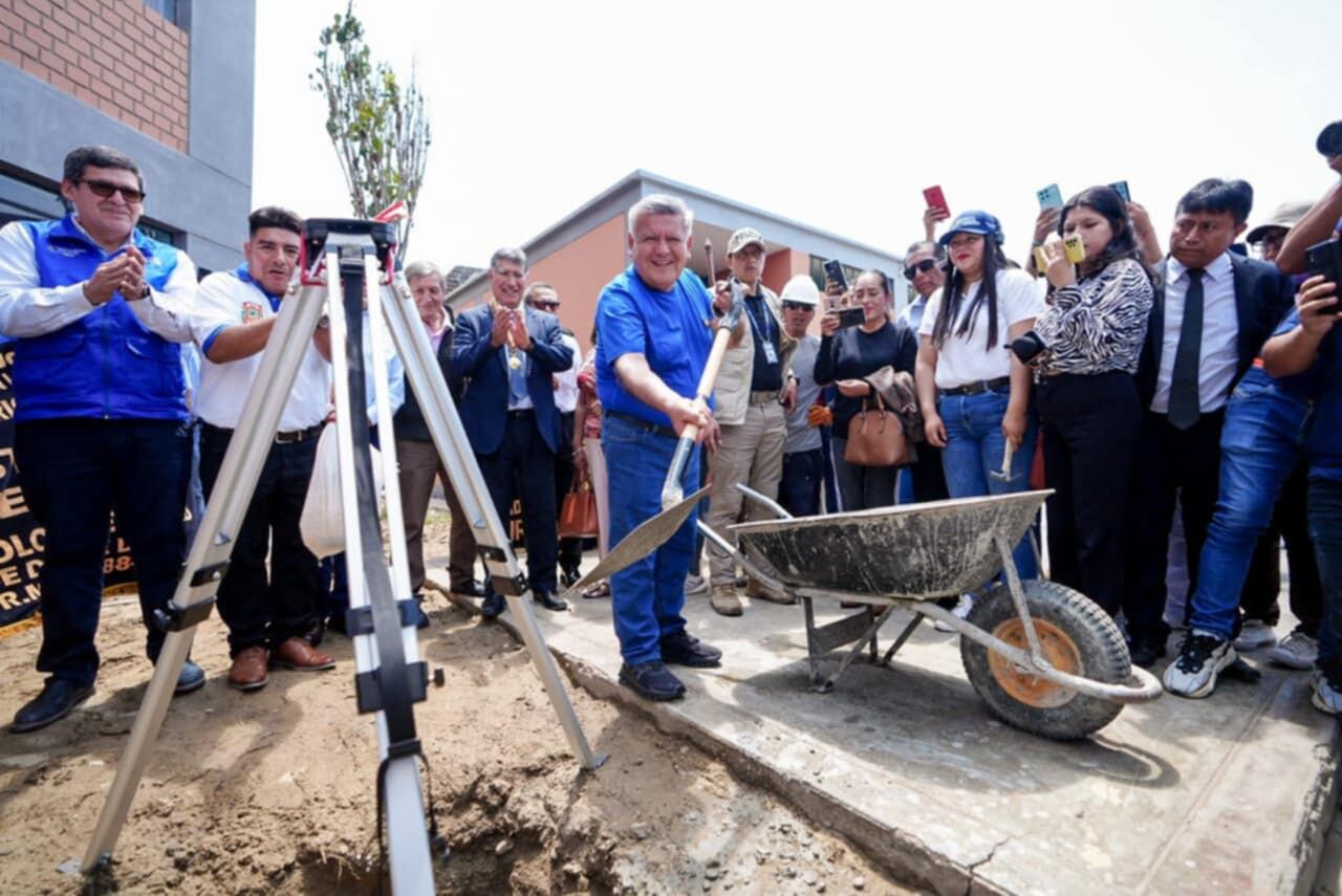 De los S/700 millones correspondientes para la región, S/280 millones serán destinados para el sector educación, anunció el gobernador César Acuña.