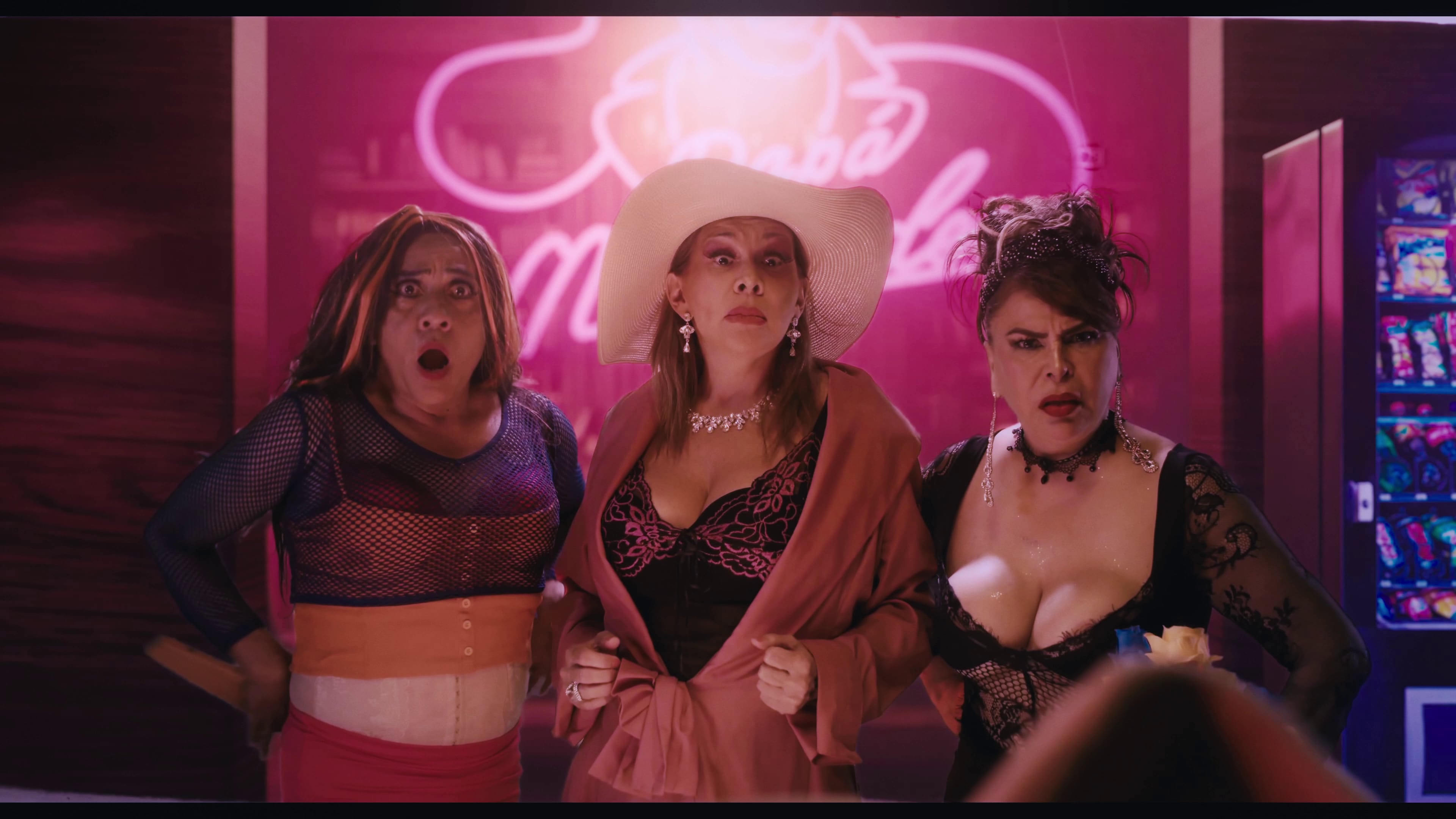 Susan León y Karen América en divertida comedia que se estrena el próximo 22 de enero. "Así no juega Perú" en las salas locales.