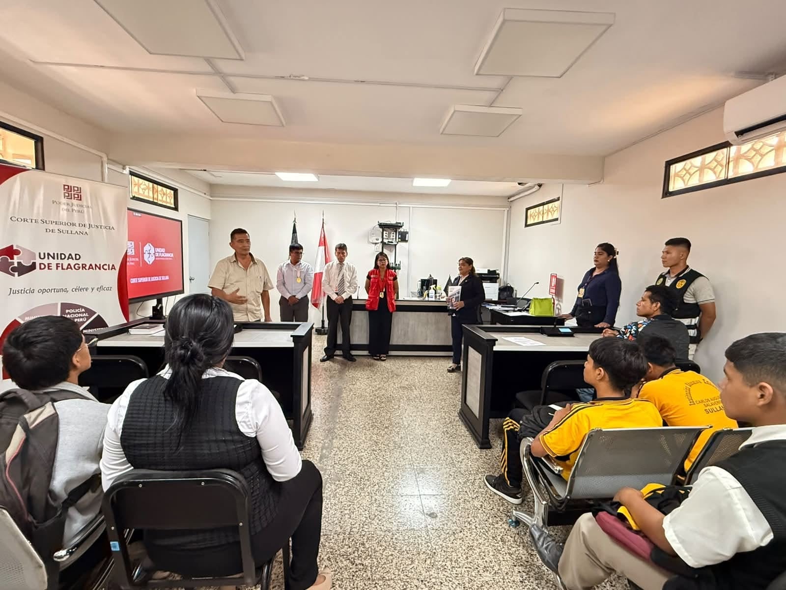 Estudiantes presenciaron la simulación de un proceso penal por extorsión y sicariato
