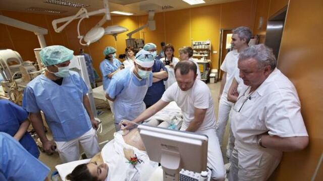 24 médicos atendieron a mujer que daba a luz quintillizos (FOTOS)
