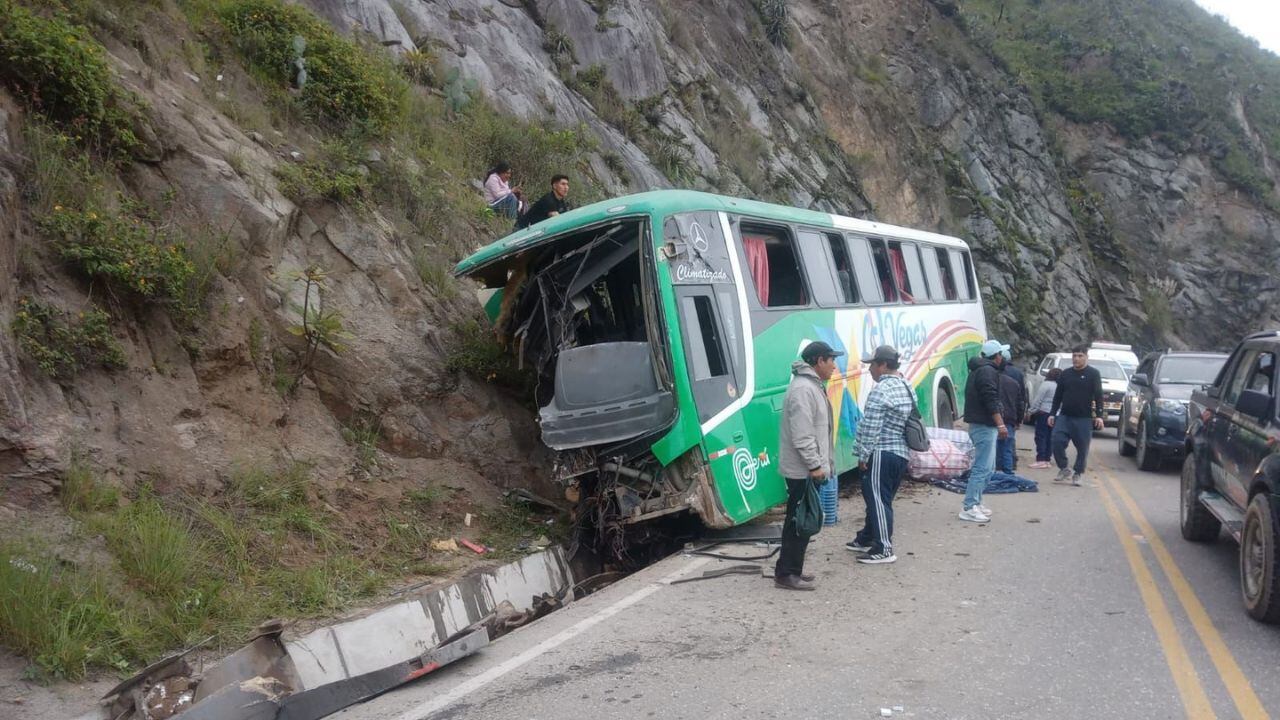 Incidente se registró en la zona de Casmiche, en la provincia de Otuzco. Además, hay seis heridos y fueron llevados a nosocomios.