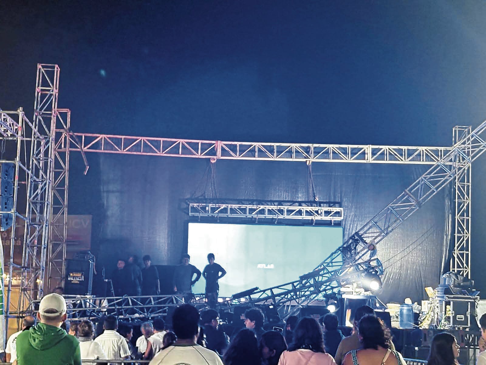 Colapsa escenario durante concierto de Armonía 10 y Charanga Habanera (Foto: Difusión)