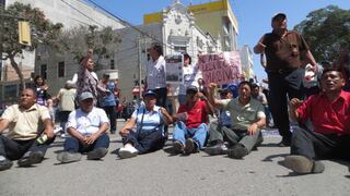 Sindicalistas insisten en protestar en el centro de la ciudad