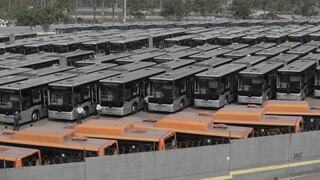 Buses del Metropolitano están estacionados en el patio de maniobras por suspensión del servicio (VIDEO)