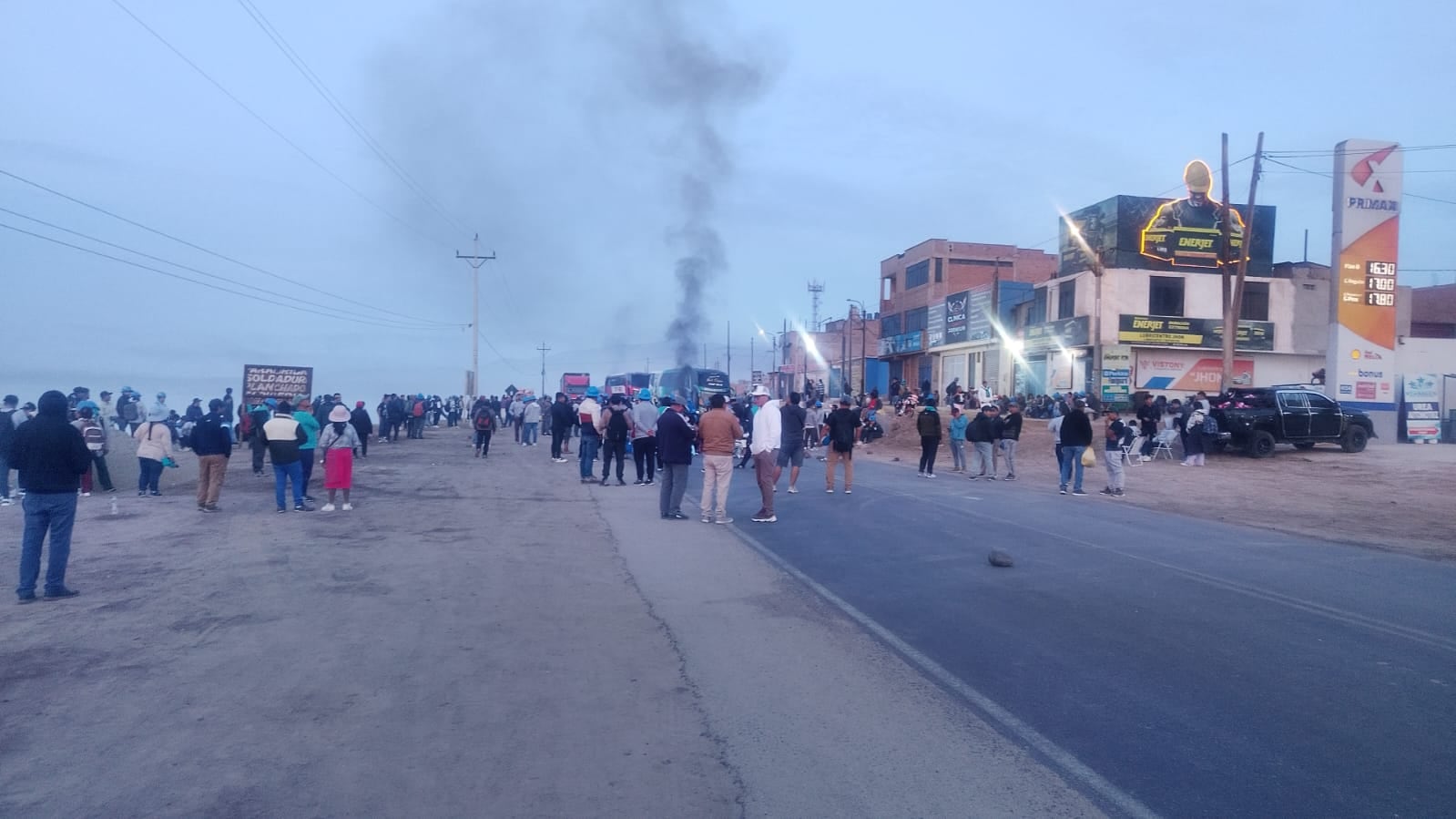 Vía nacional fue tomada por los mineros artesanales. Foto: PNP.