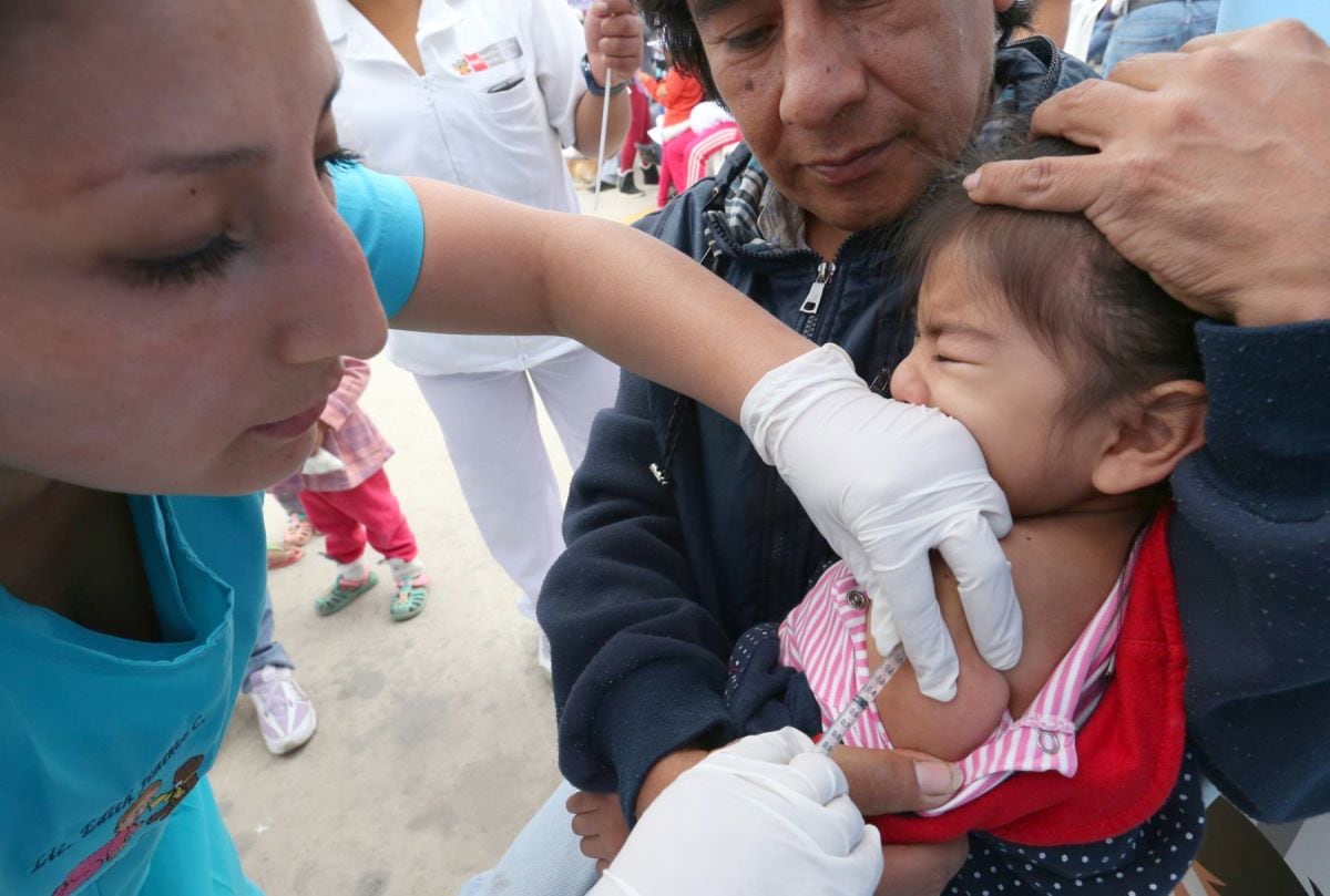 Minsa emite alerta epidemiológica y exhorta a la población a mantener actualizado su esquema de vacunación. Foto: Andina.