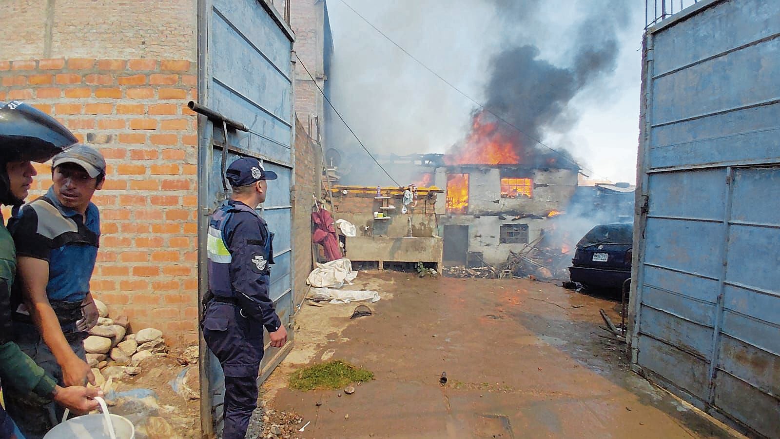 Incendio deja en la pobreza a una familia