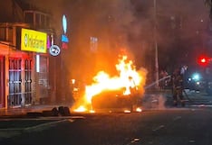 Trujillo: Automóvil arde en llamas y causa pánico entre transeúntes (VIDEO)
