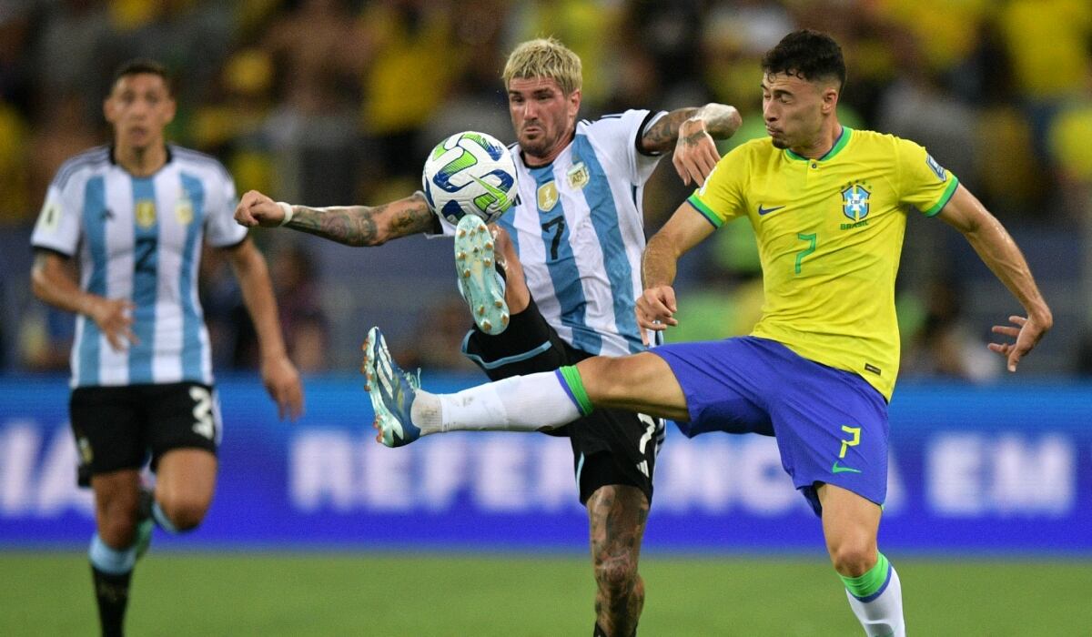 Argentina juega contra Brasil por la fecha 6 de las Eliminatorias 2026. (Foto: Conmebol).