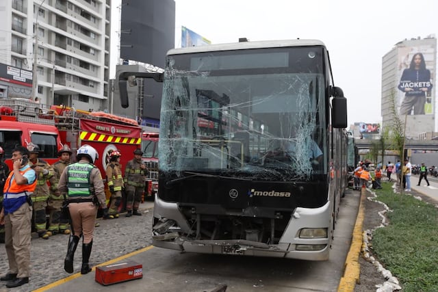 Triple choque en el Metropolitano deja al menos 40 heridos en Miraflores (Fotos: Violeta Ayasta/GEC)