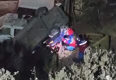 Puno: Cuatro personas sobreviven tras el despiste y caída de un vehículo