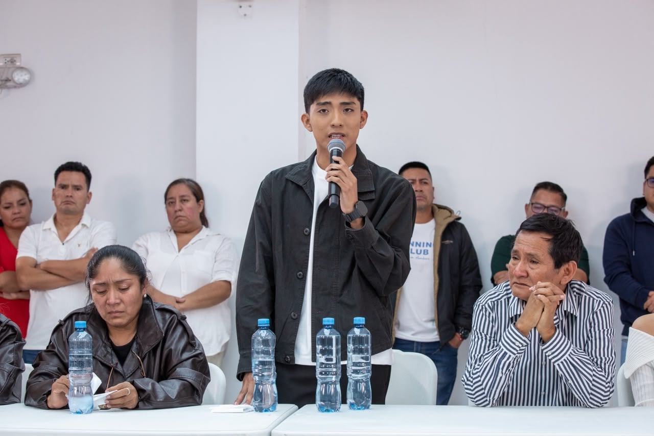 El nuevo director de la agrupación presentó medidas de seguridad para las giras y anunció evaluaciones psicológicas al personal luego de la denuncia de Naldy Saldaña contra el exdirector musical. (Foto: Fernando Sangama / @photo.gec)