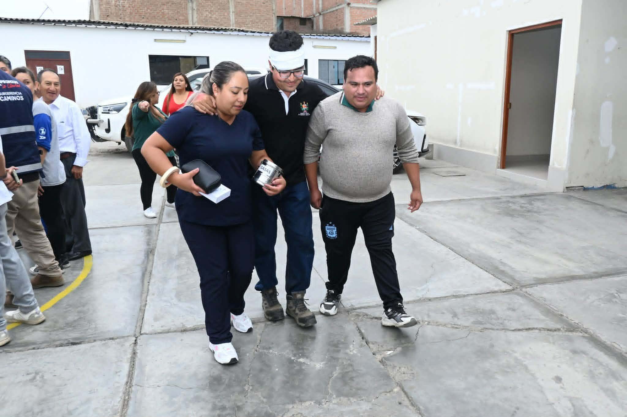 Dos “heridos” dejó el escenario de emergencia que puso a prueba la evacuación y capacidad de respuesta del personal ante un sismo de magnitud 8.8.