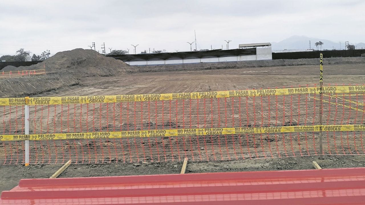 Según la Contraloría, integraron el comité de selección que entregó la buena pro al Consorcio Hospital Virú, representado por la joven empresaria Lucero Coca Condori. Le otorgaron puntos adicionales que no le correspondían y no la descalificaron a pesar de no acreditar experiencia y personal clave para construir hospitales.