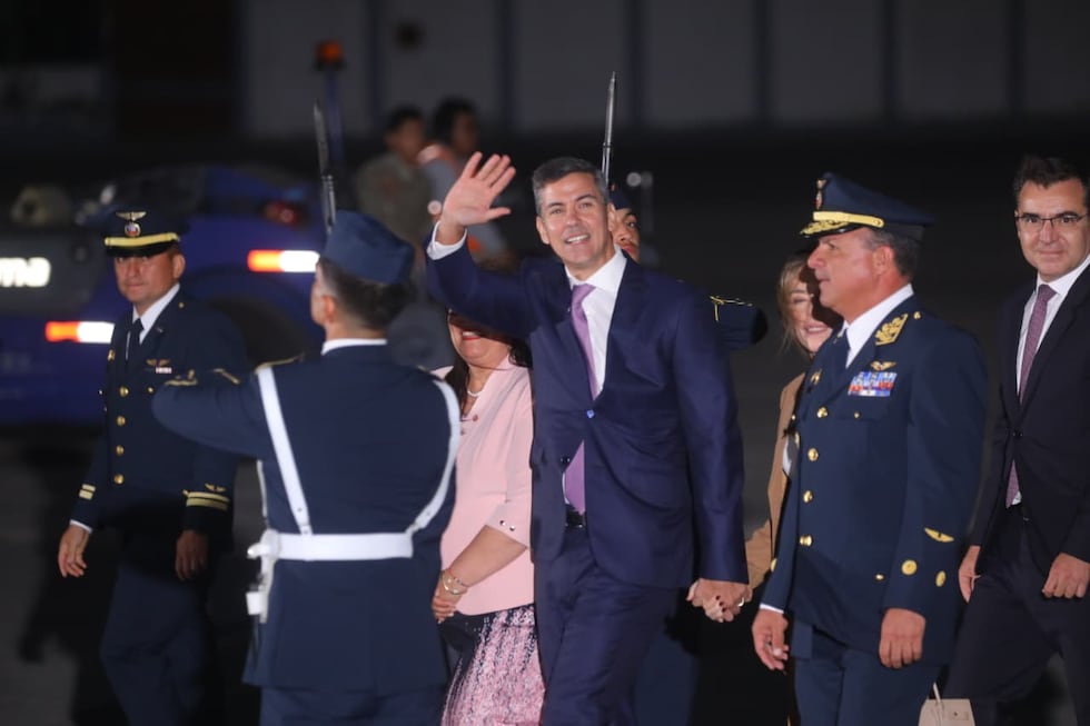 Presidente de Paraguay arriba a Lima para participar en la toma de mando de Keiko Fujimori