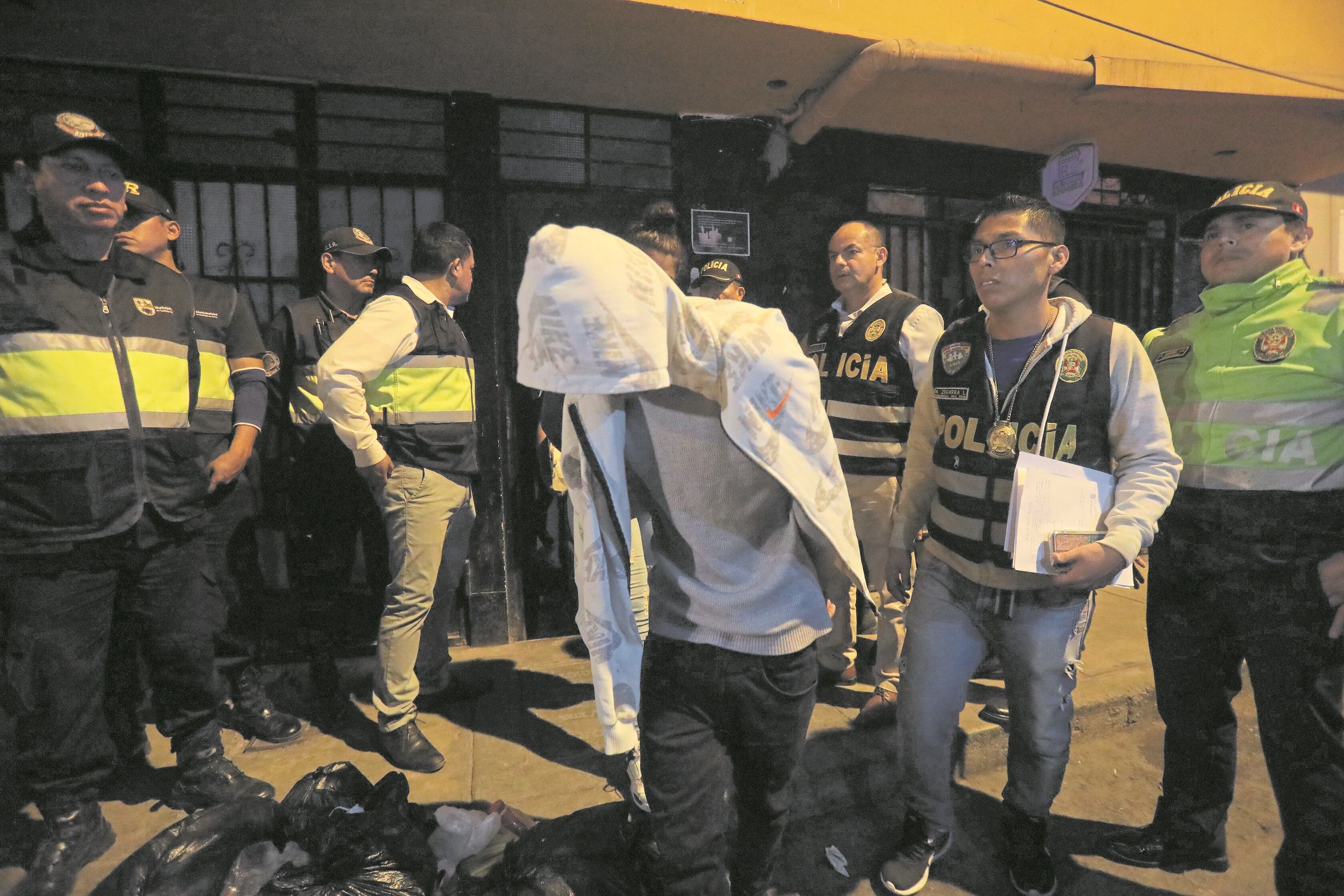 Detienen a dos con harto dinero que hasta esta hora no saben cómo demostrar su procedencia/Referencial