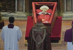 Comienza la ceremonia de cierre del féretro del papa Francisco