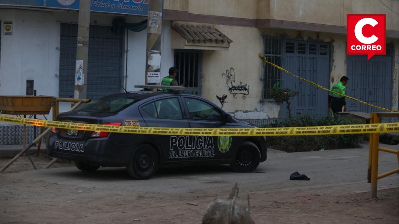 Sicarios asesinan a policía en la puerta de su vivienda ubicada en San Martín de Porres.
Fotos: César Grados/@photo.gec