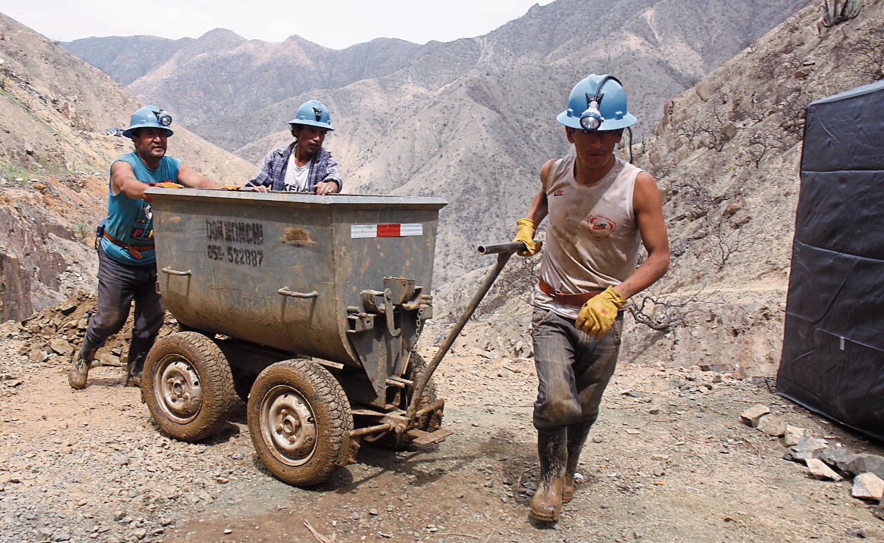 Minería artesanal en la provincia de Islay. Foto: difusión.