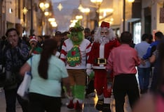 Familias recorren el Centro de Lima a pocas horas de la Navidad (FOTOS)