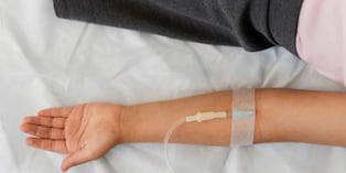 ¿Puede la vitamina C reducir el dolor posoperatorio?
