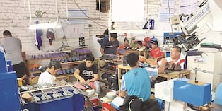 El director de Mypes Unidas del Perú, Daniel Hermoza, dijo que la incertidumbre generada por la “incompetencia” de la Onpe en la conducción de los comicios del 12 de abril está afectando el sector manufacturero y el comercio en la región. Asegura que la gente está en “modo preventivo”, posterga viajes y compra lo indispensable.