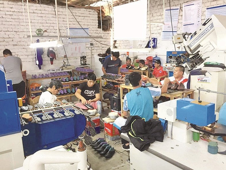 El director de Mypes Unidas del Perú, Daniel Hermoza, dijo que la incertidumbre generada por la “incompetencia” de la Onpe en la conducción de los comicios del 12 de abril está afectando el sector manufacturero y el comercio en la región. Asegura que la gente está en “modo preventivo”, posterga viajes y compra lo indispensable.