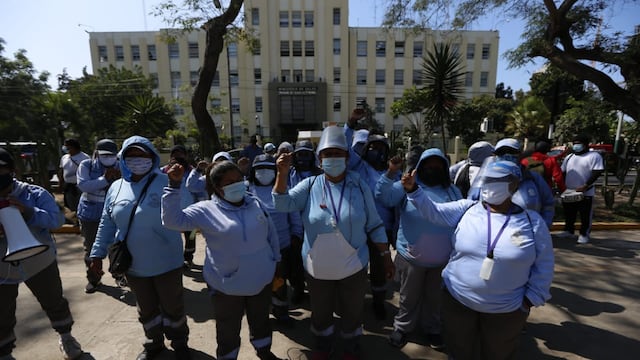 Trabajadoras de limpieza del Callao realizaron plantón frente a la sede del Ministerio de Salud (FOTOS)