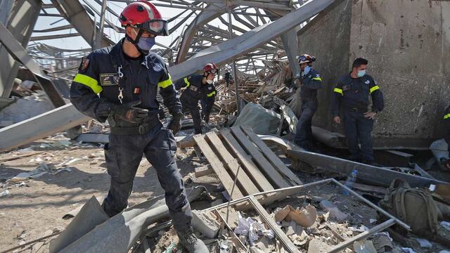 Al menos 60 personas continúan desaparecidas tras explosión en Beirut