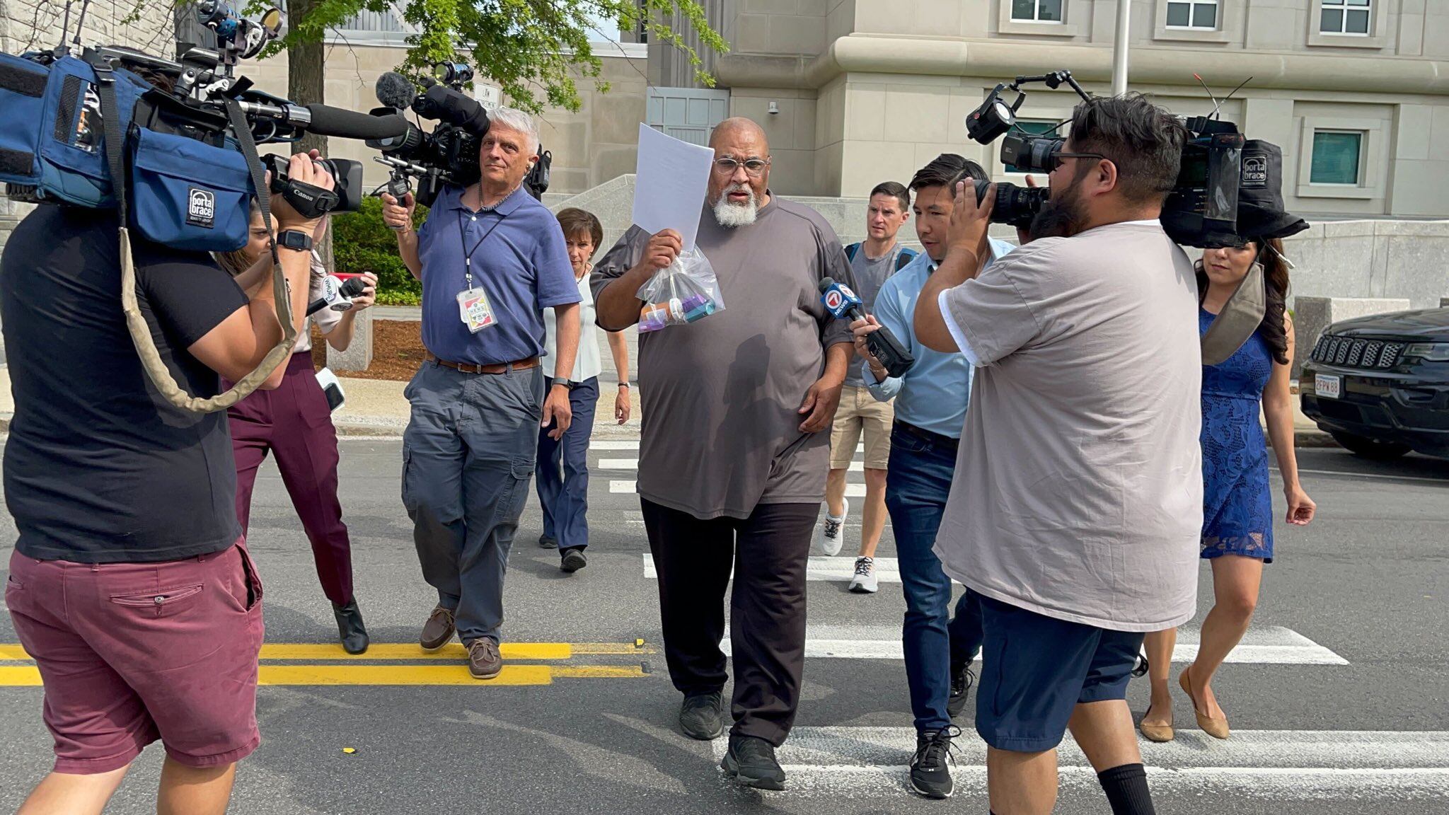 Cedric Lodge es acusado de llevarse los restos desde Harvard. (Foto: Twitter)