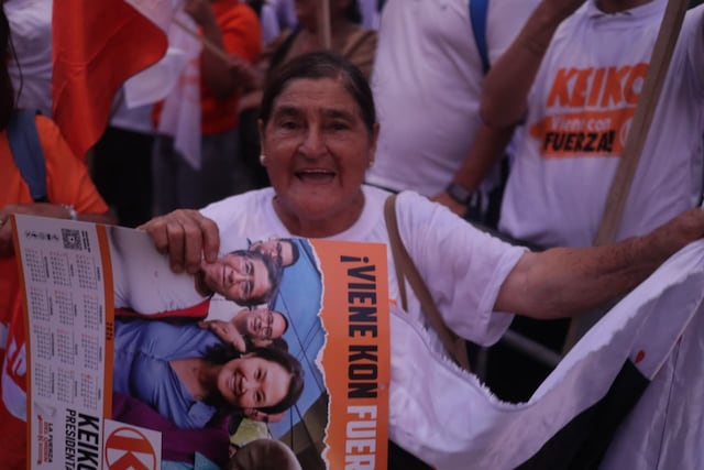 Simpatizantes de partidos llegan a exteriores del Centro de Convenciones por debate presidencial (Foto: Julio Reaño/GEC)