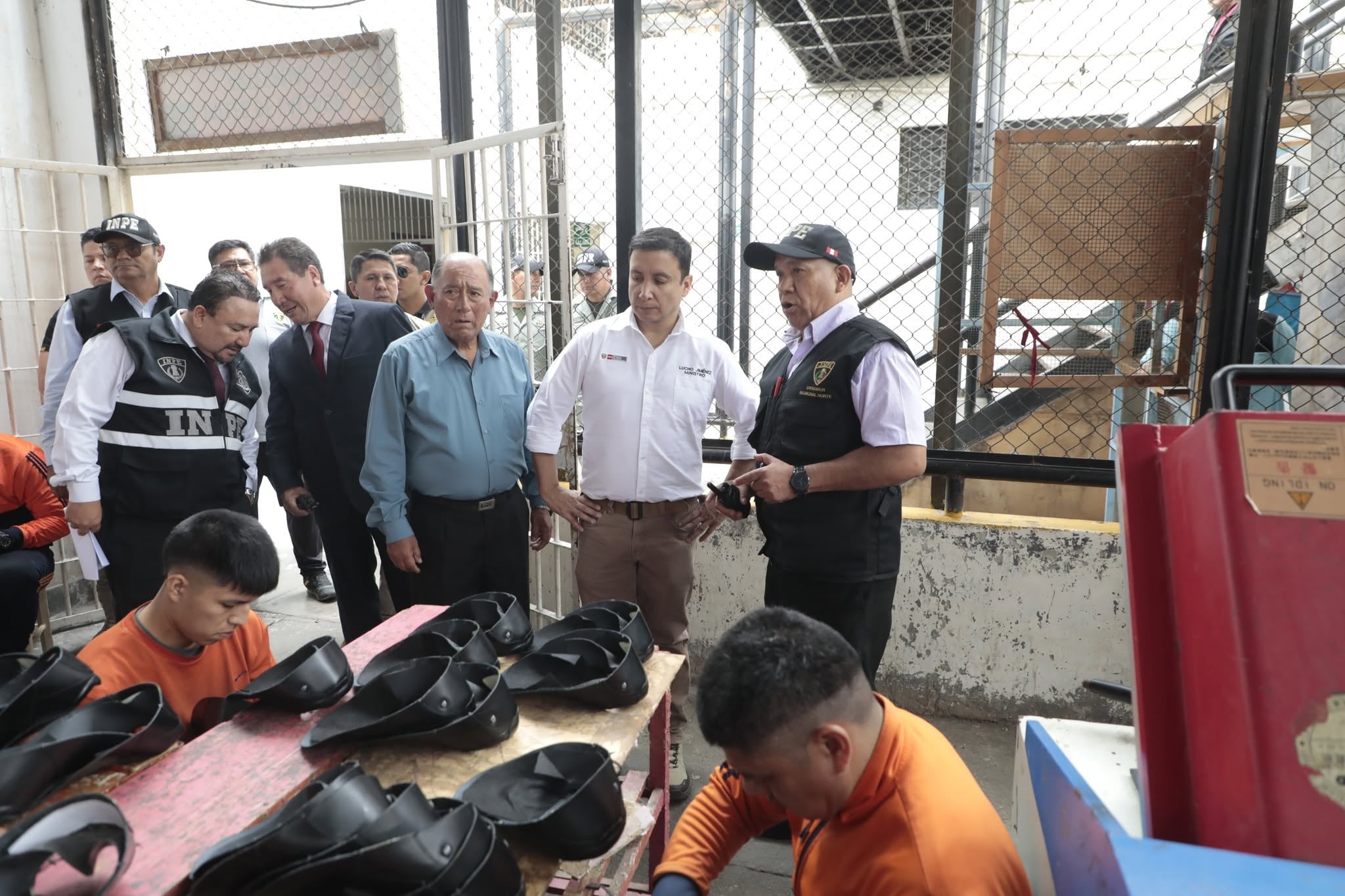Internos participan en talleres de calzado y proyectos musicales. (Foto: INPE)