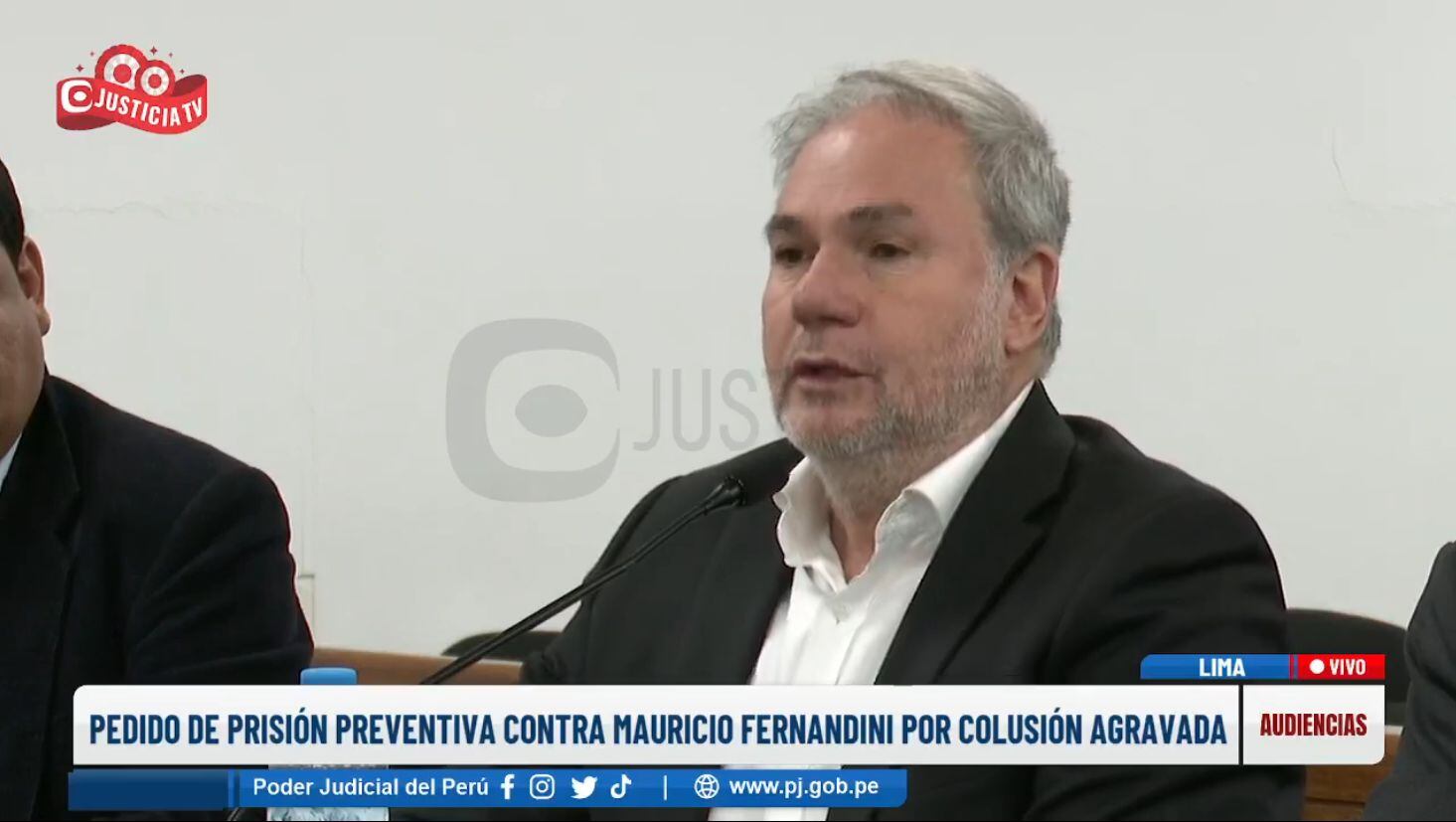 Durante su intervención, el periodista Mauricio Fernandini pidió perdón a su familia y amigos. (Foto: Justicia TV)