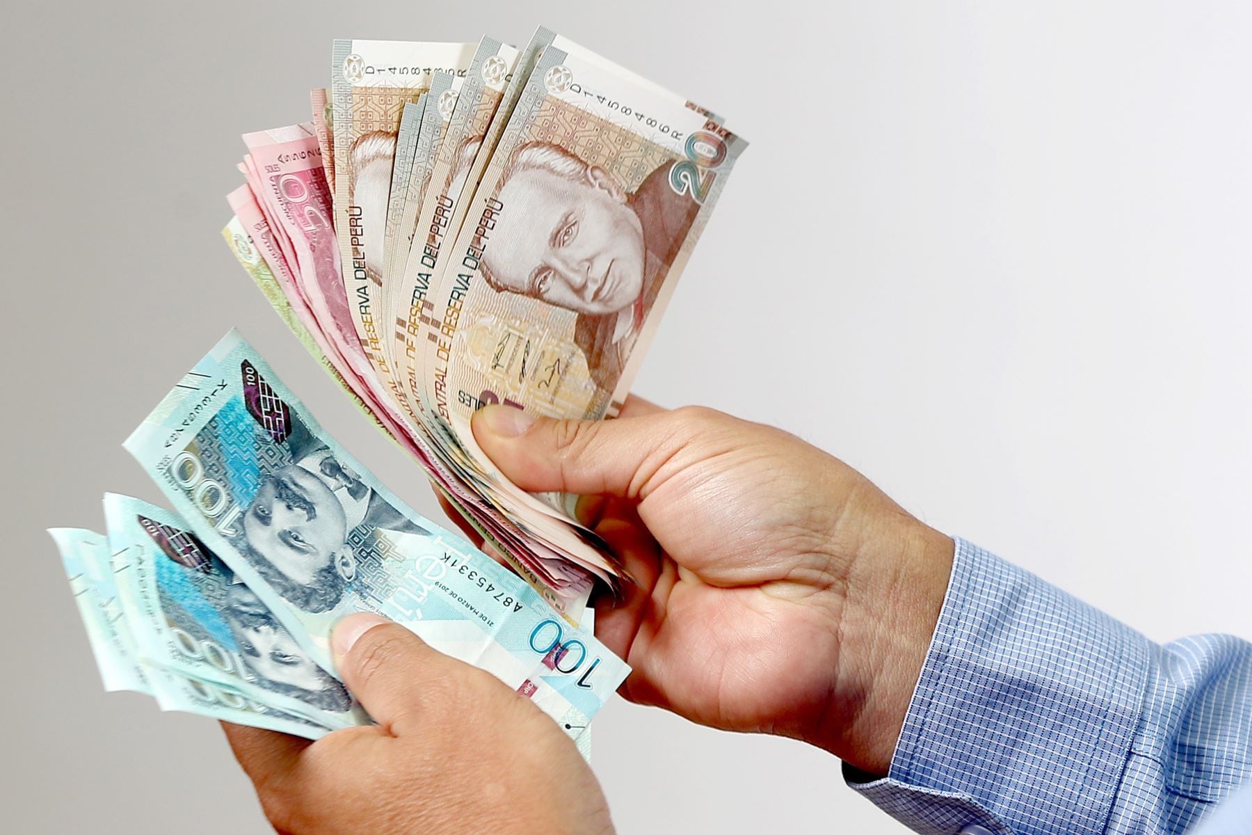 La gratificación de diciembre puede convertirse en una oportunidad financiera si se administra con planificación. Un especialista explica cinco recomendaciones clave para comenzar a invertir de manera sencilla y accesible.