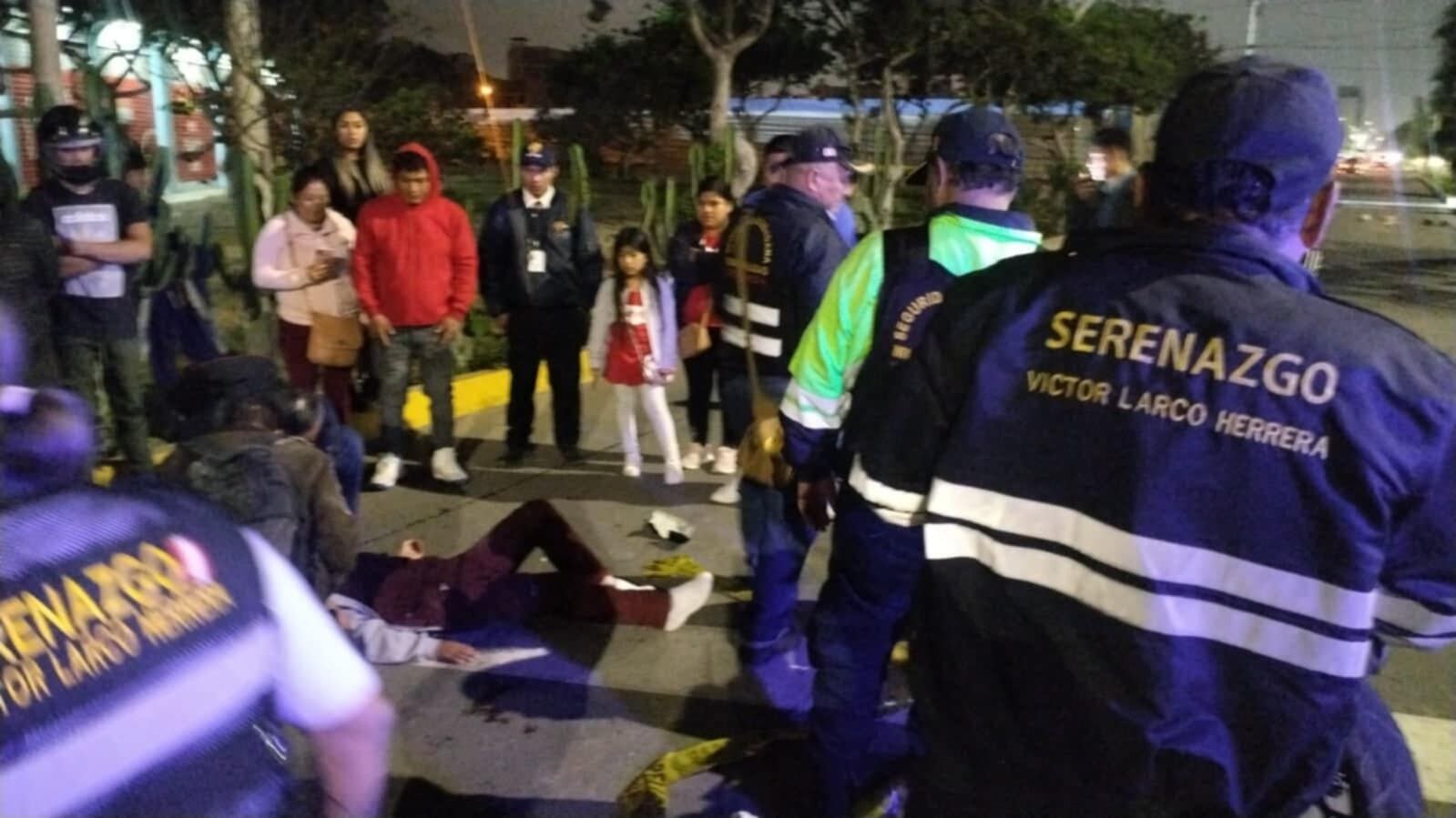 Debido a la baja iluminación y haber obstaculizado la vía, una moto se despistó y una mujer resultó con lesiones de consideración.