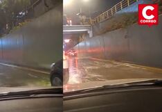 Inundación en Vía Expresa a la altura de Polvos Azules causa fuerte congestión vehicular